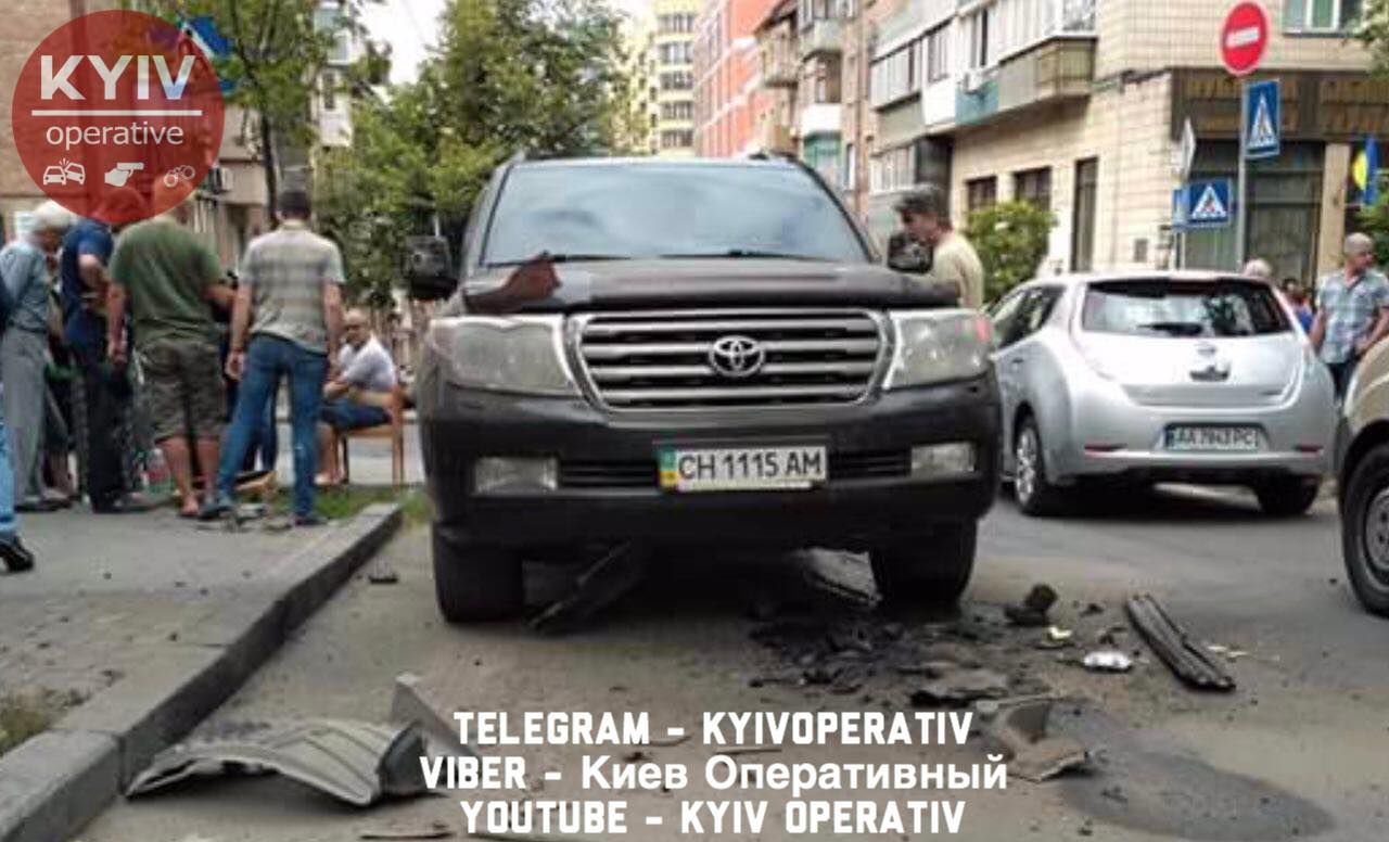 В центре Киева взорвался автомобиль