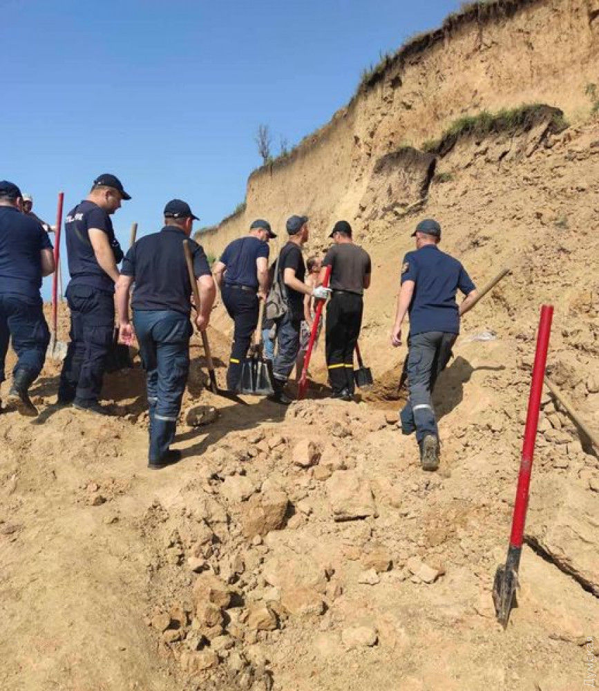 В Одесской области на месте оползня продолжают искать пропавшую женщину