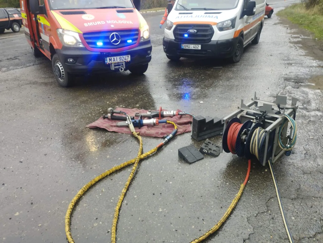 Accident grav la Cantemir: Trei persoane, spitalizate după o coliziune frontală