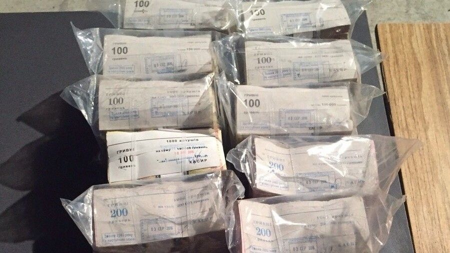 Contrabandă cu hrivne ucrainene, ruble rusești și caviar. Un bărbat a fost reținut de vameși