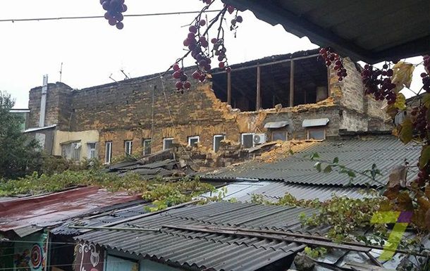 В Одессе при обвале дома погиб человек