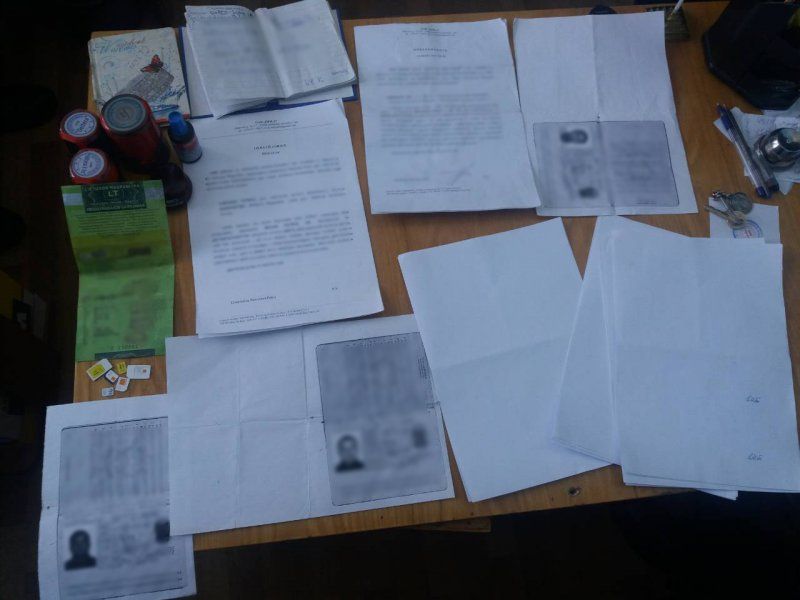Alte cinci procuri auto falsificate, ridicate în cadrul perchezițiilor