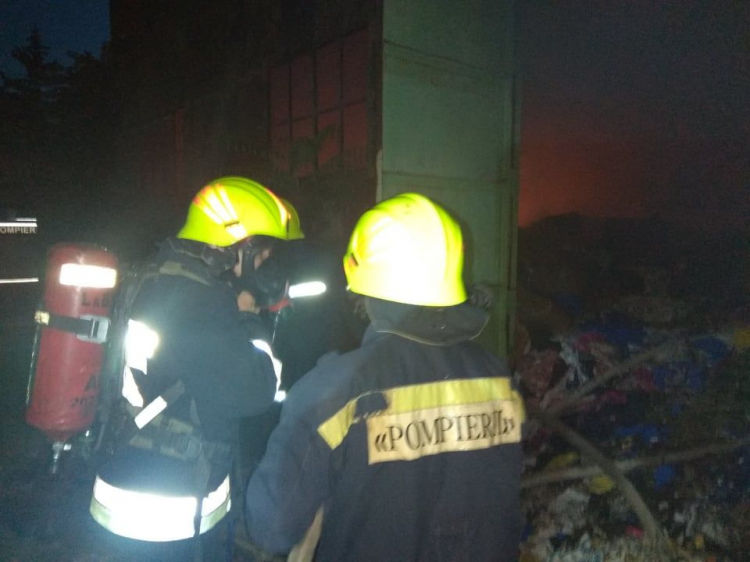В промышленной зоне Бельц произошел пожар