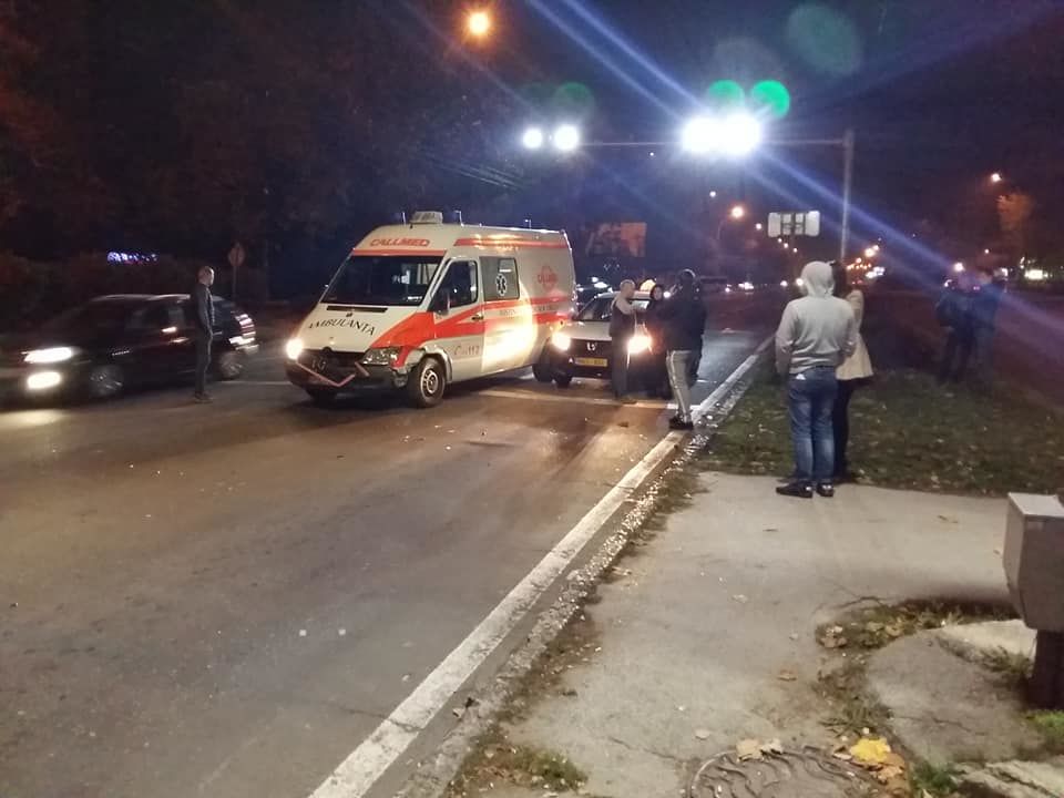 Водитель скорой помощи спровоцировал ДТП и скрылся