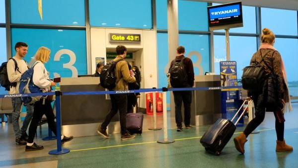Пилоты Ryanair от усталости спят во время полетов