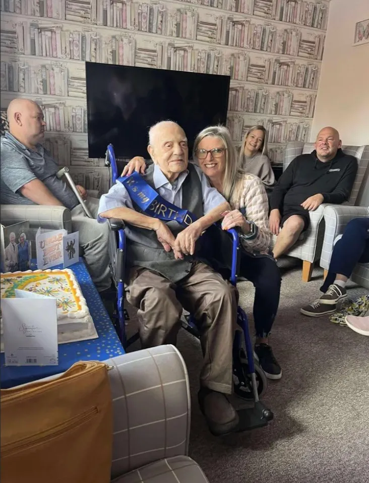 Британец, которому 105 лет, поделился секретом своего долголетия