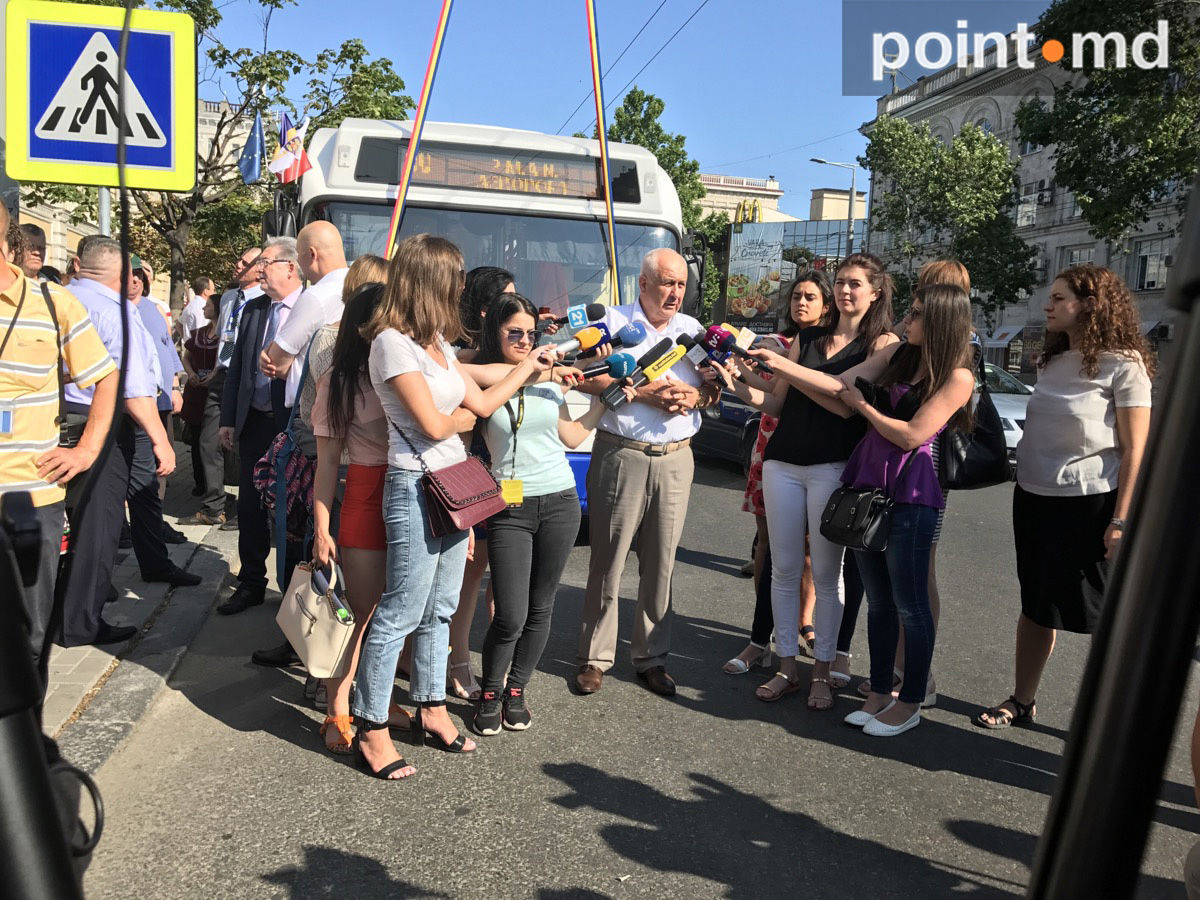 Пять новых троллейбусов соединят центр столицы с аэропортом