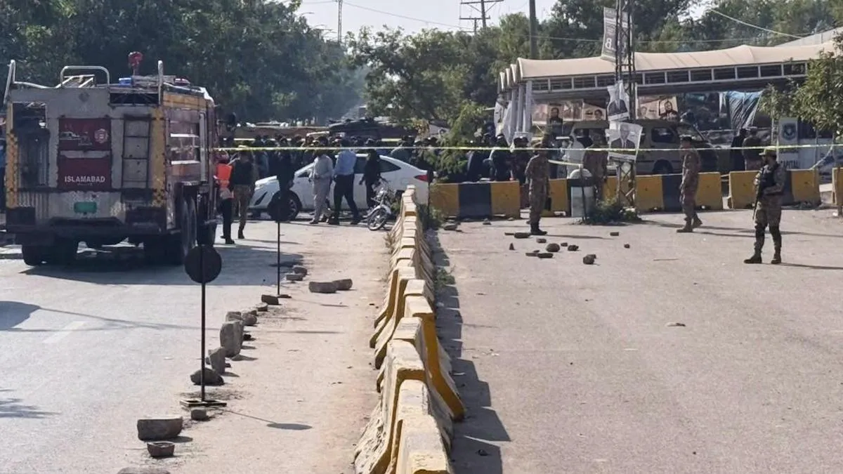 В столице Пакистана террорист-смертник устроил взрыв у здания суда: погибли 12 человек