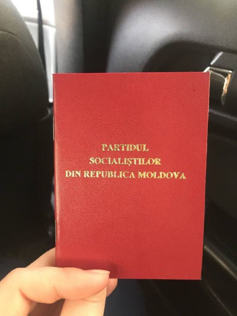 O geantă suspectă a fost lăsată de un membru PSRM în fața Ambasadei SUA