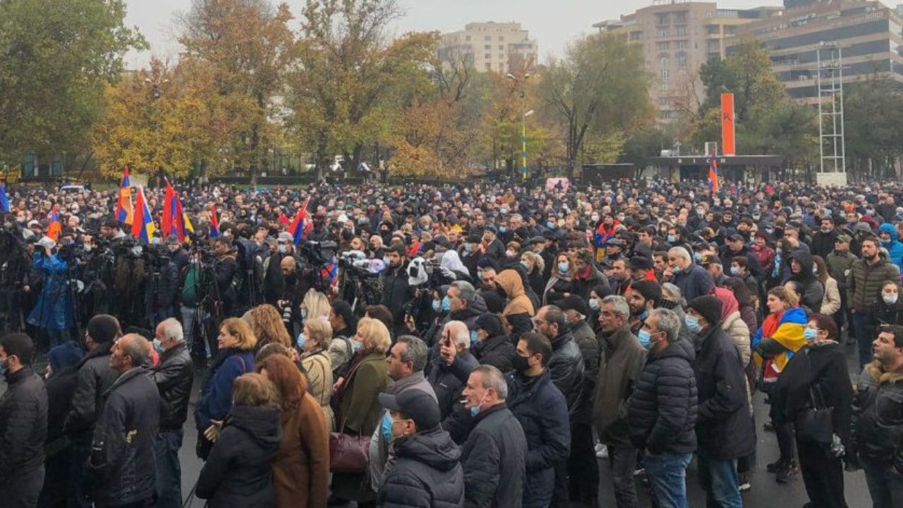 В Ереване проходит митинг с требованием отставки Пашиняна