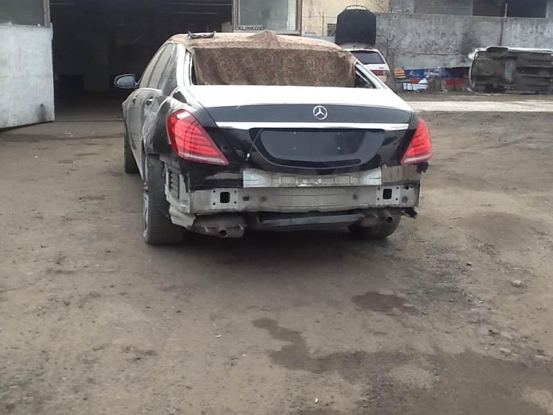 Nu avea bani de noul model Mercedes, aşa că l-a tăiat pe actualul