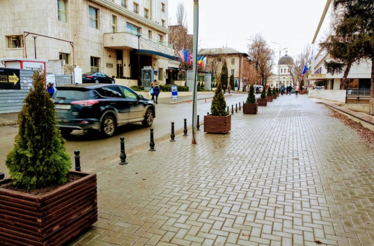 Продолжается обустройство сквера театра имени Чехова
