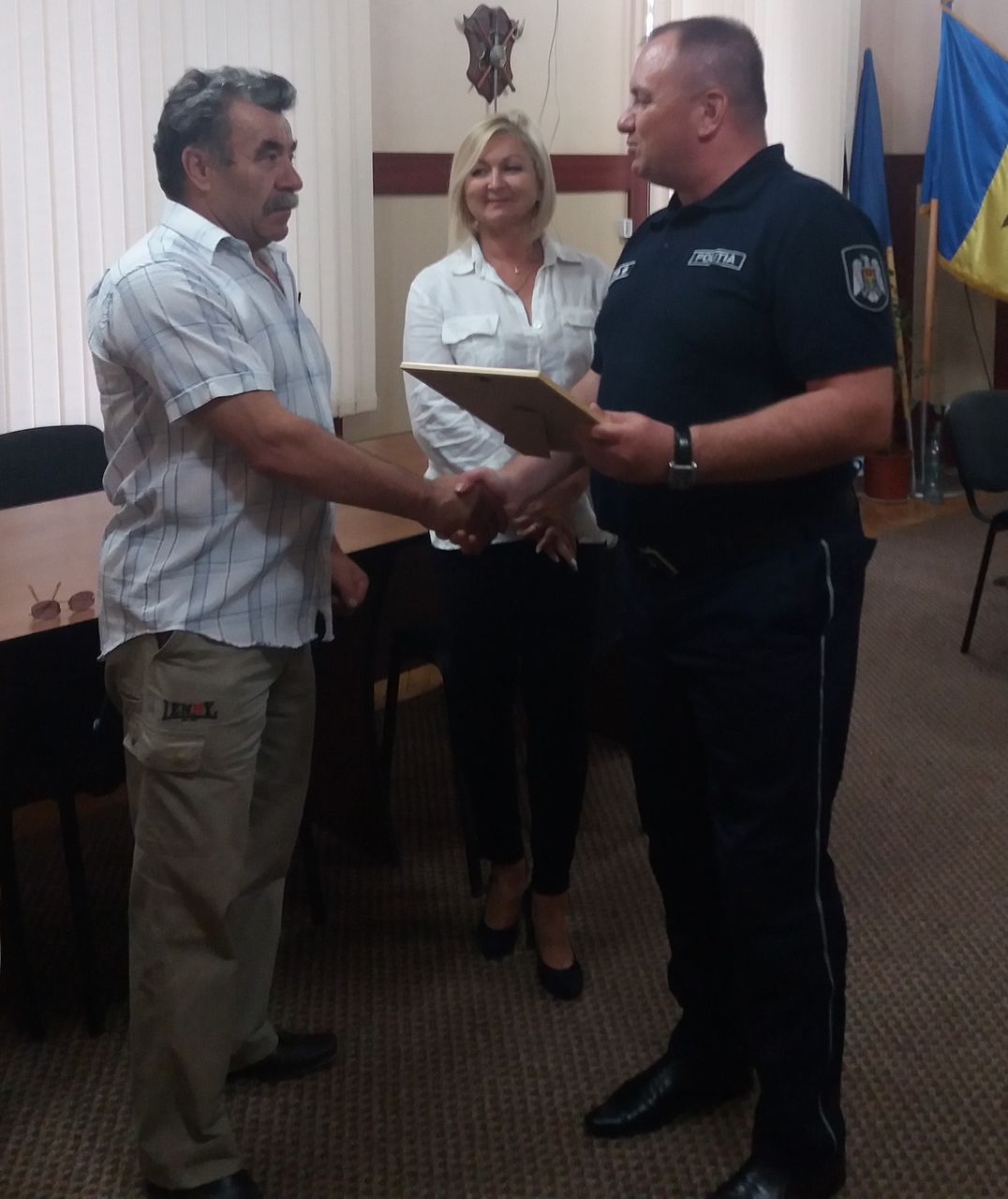 Prins de vecini cum fură dintr-o gospodărie. Suspectul riscă pușcărie