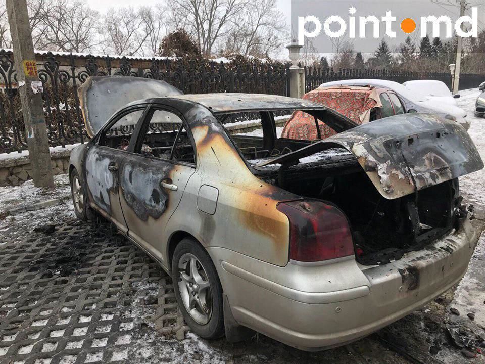 Вчера вечером на Буюканах сгорел автомобиль
