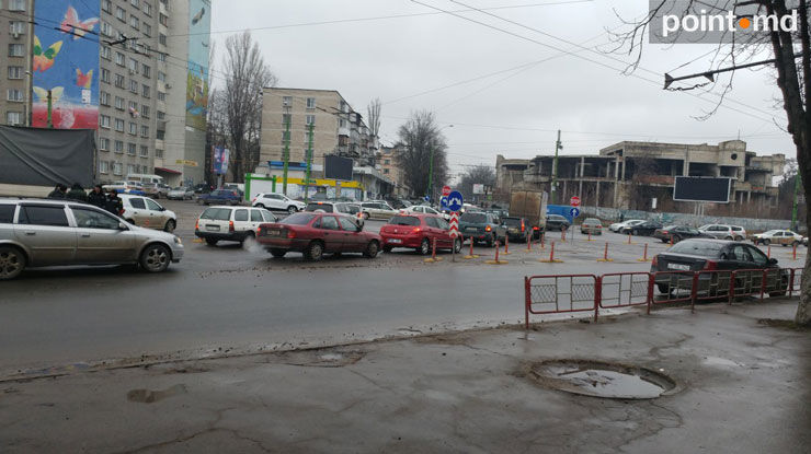 В результате ДТП на Ботанике затруднено дорожное движение