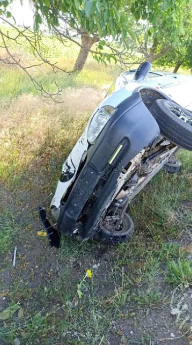 ДТП в Комрате: автомобиль перевернулся и вылетел с дороги