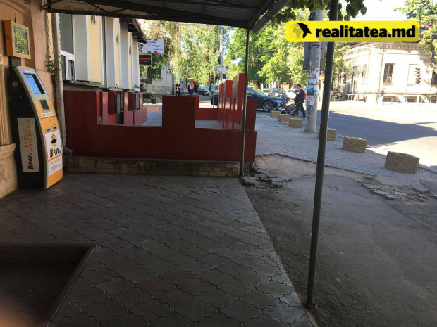 «Ужасная» терраса с нарушениями на улице Пушкина в Кишиневе возмутила горожан