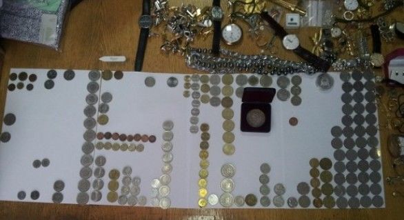 Sute de monede de colecție, ceasuri și bijuterii, confiscate la vama Leușeni