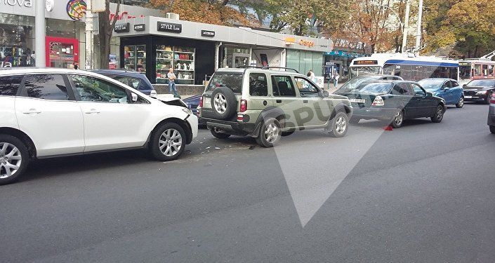 Три автомобиля столкнулись на бульваре Штефана чел Маре