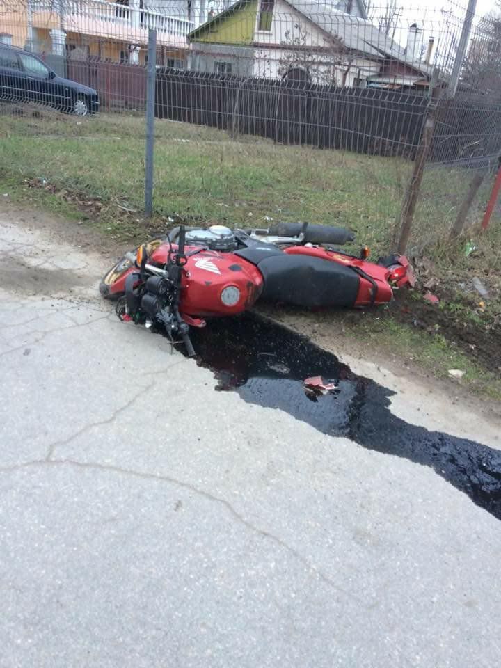 Accident teribil în sectorul Buiucani din Capitală. Un motociclist a zburat de pe şosea