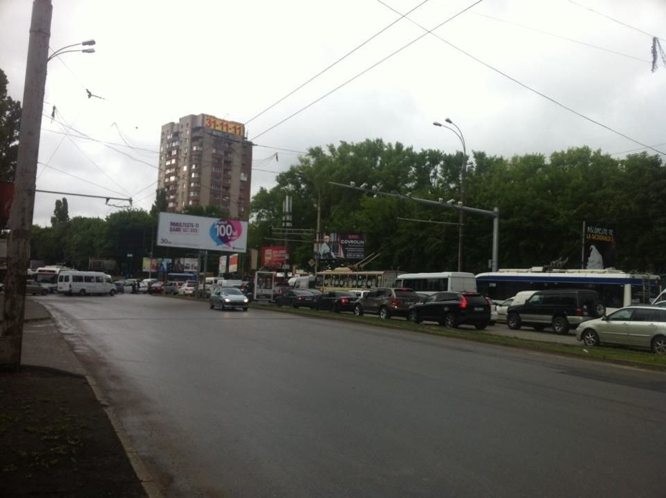 O pană de curent a dat peste cap traficul din Chișinău
