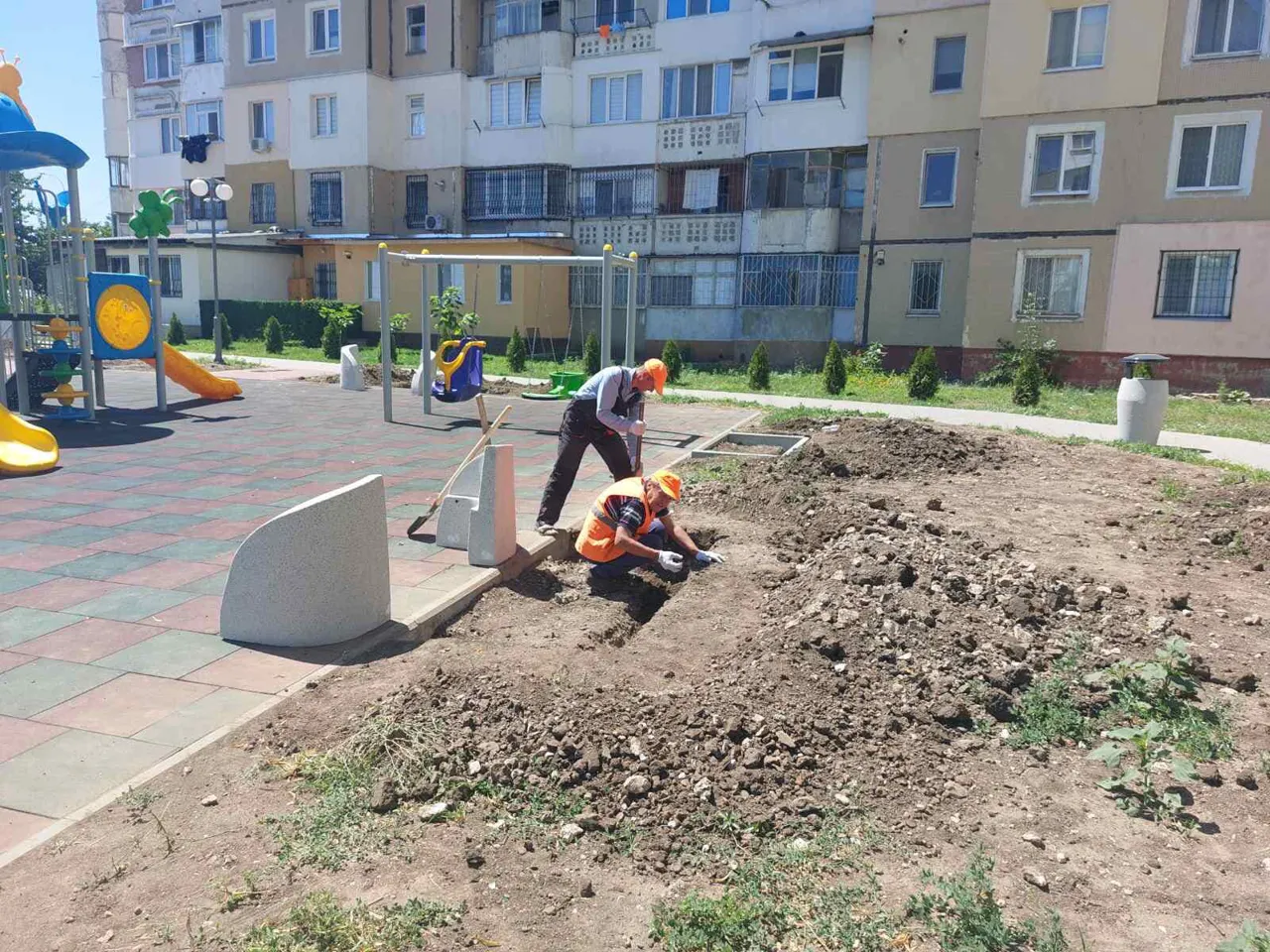На Ботанике завершаются работы по благоустройству сквера на Валя Кручий