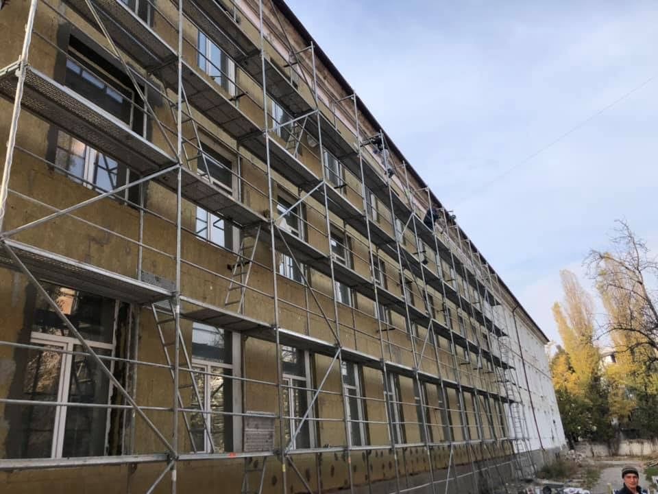 Здание бывшей школы №3 находится в процессе капитального ремонта
