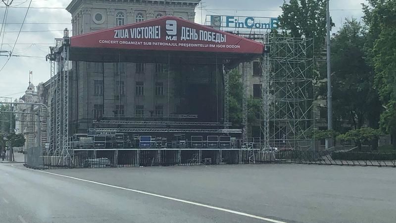 В Кишиневе готовятся к концерту в День Победы: сцена уже установлена
