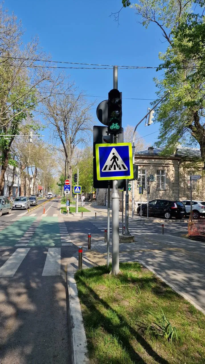 В центре Кишинева установили светофоры для велосипедистов