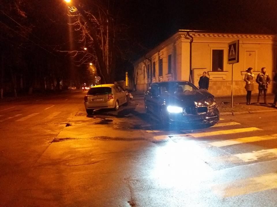 Accident rutier în Capitală, cu implicarea unui BMW
