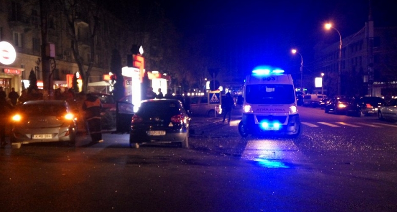 Grav accident pe strada Ierusalim din Capitală. Un bărbat, transportat la spital