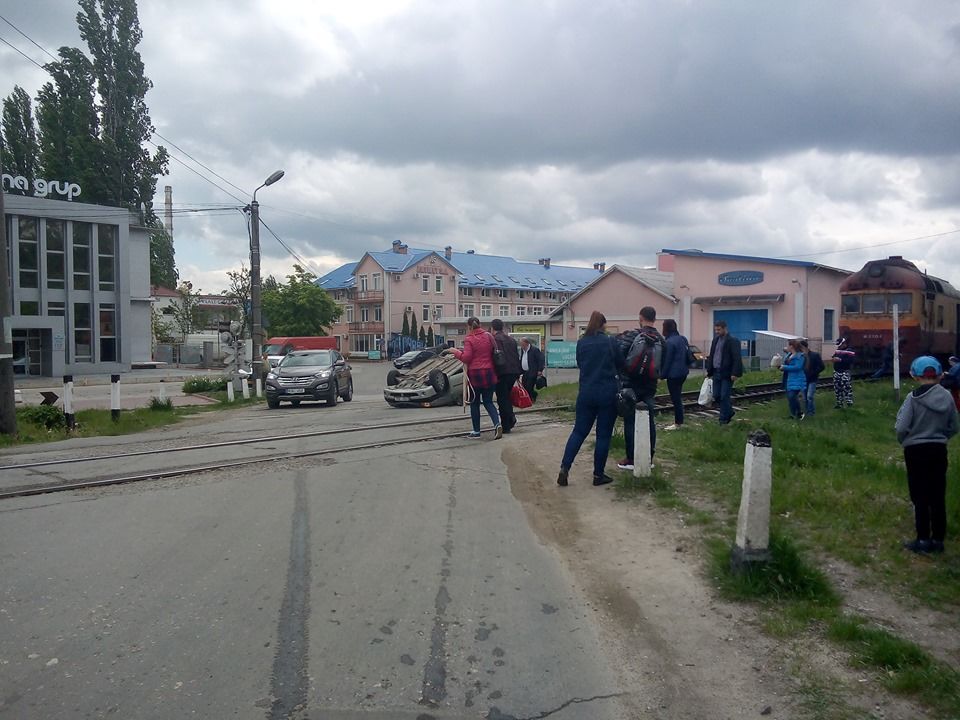 В Кишиневе столкнулись поезд и легковушка