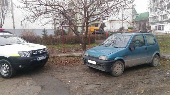 Șapte șoferi de la Ciocana s-au trezit cu mașinile vandalizate
