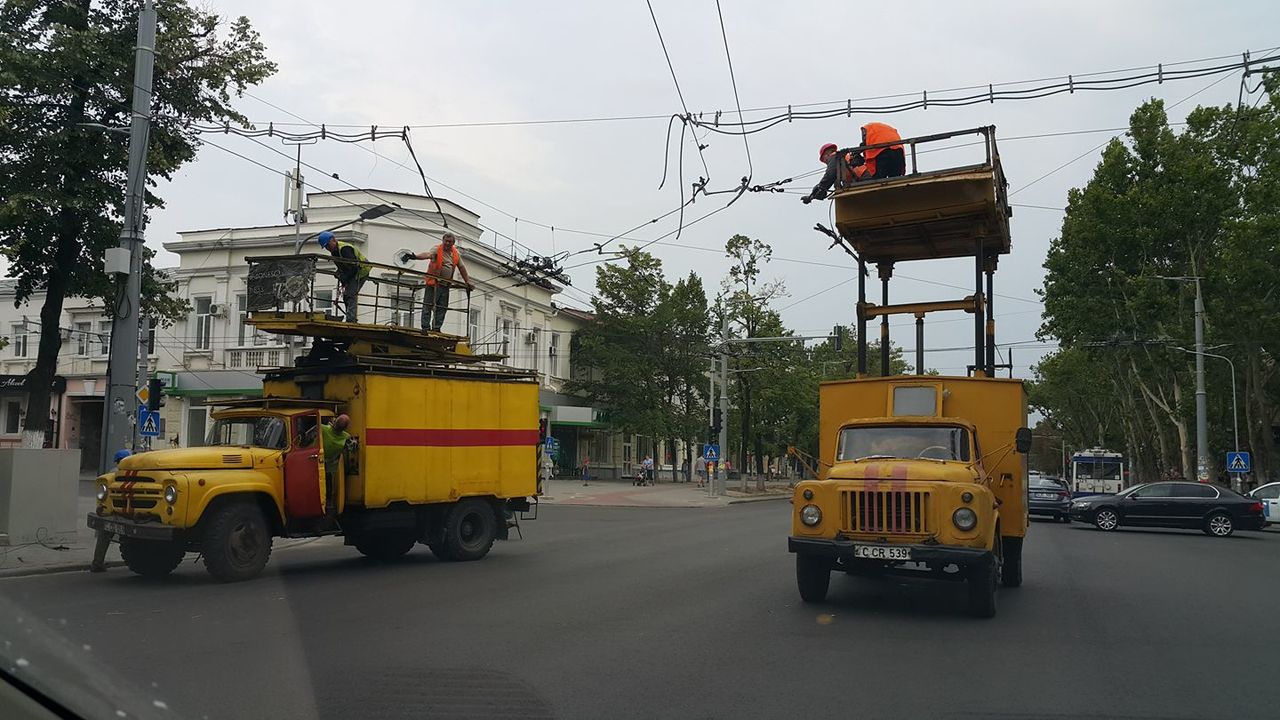 Десятки троллейбусов стоят в центре Кишинёва