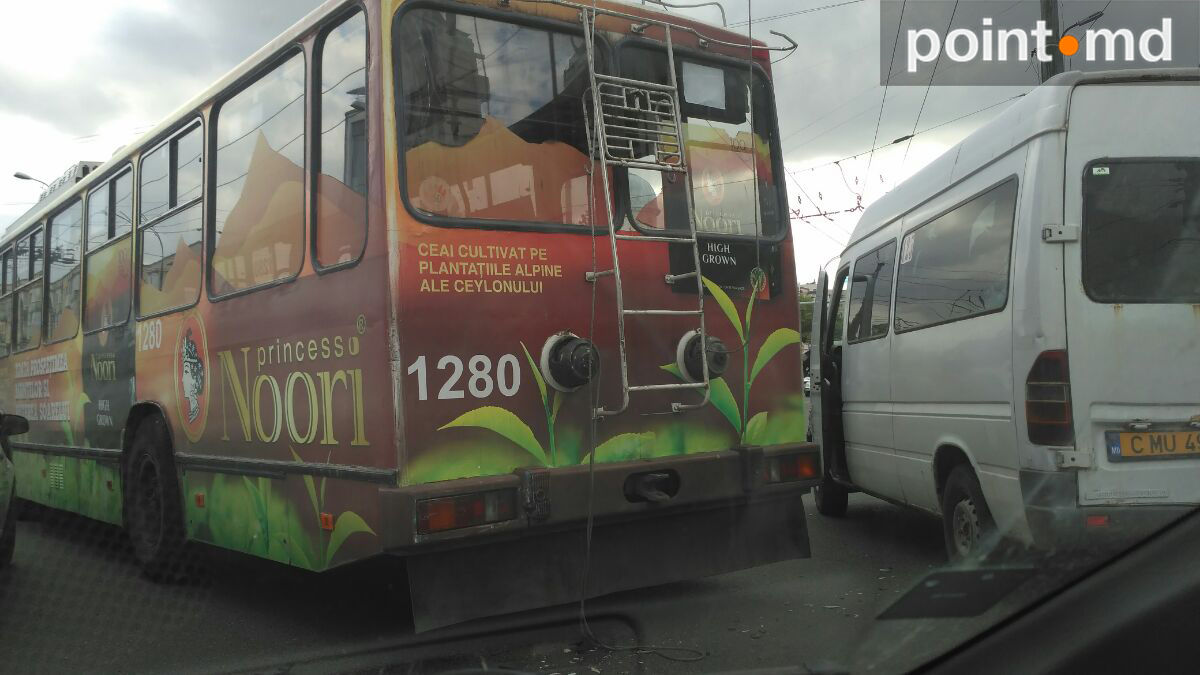 InfoTrafic 17:00: Accidente în Capitală. Unde se circulă bară la bară