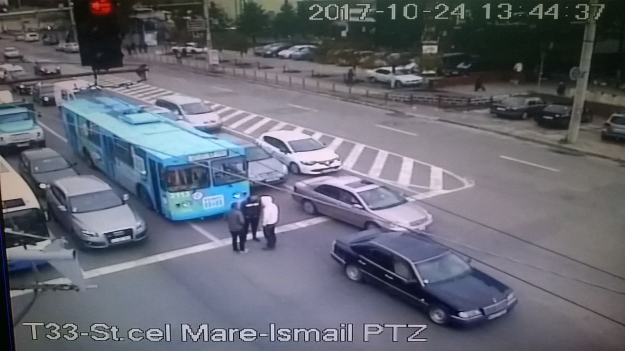 InfoTrafic 16:25: Ambuteiaje în Capitală. Străzi de evitat