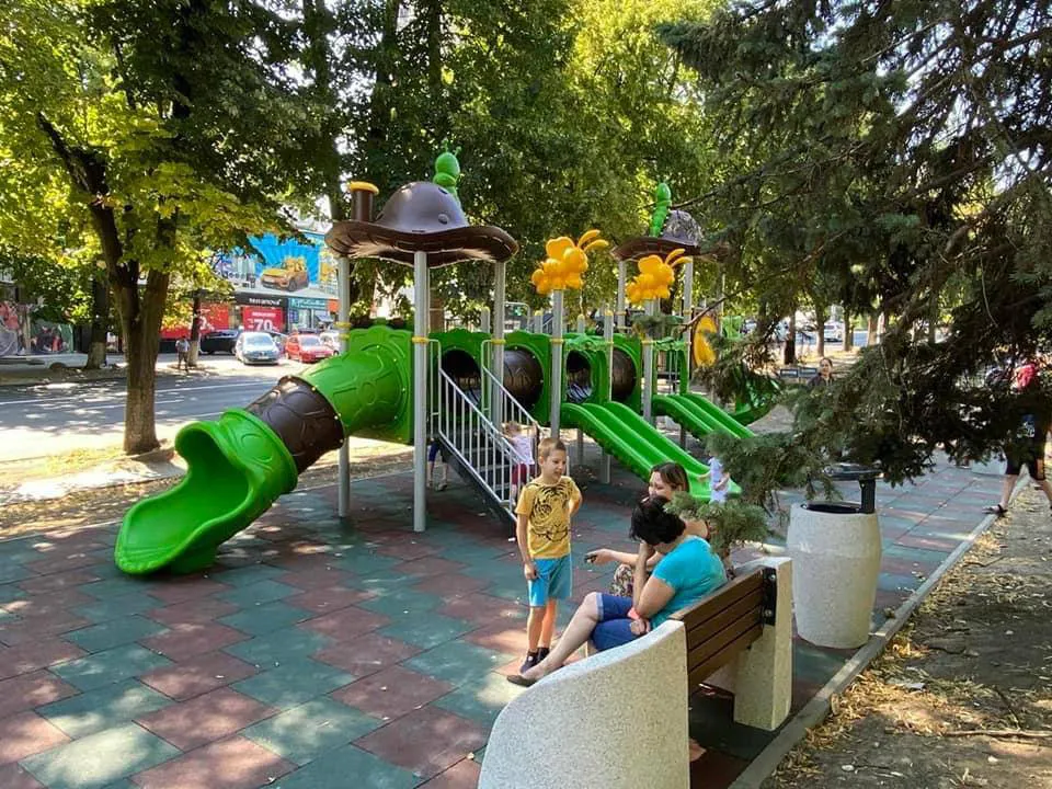 На Ботанике установлен новый детский игровой комплекс