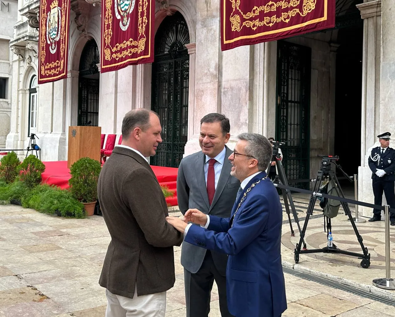 Primarul Chișinăului a felicitat Portugalia cu ocazia aniversării a 114 ani