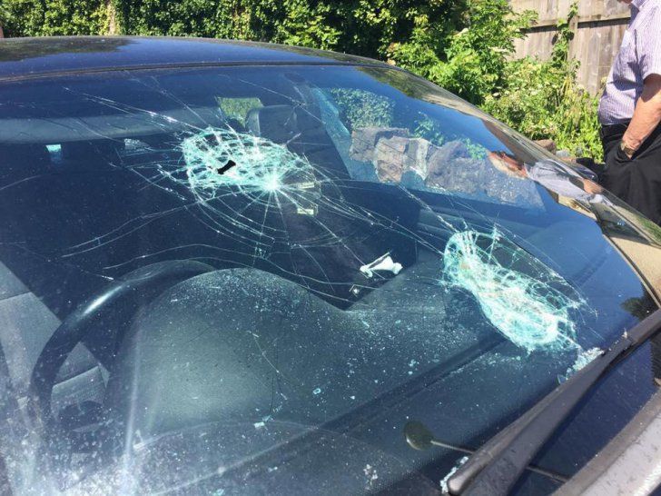 A aflat că iubitul ei o înşală şi s-a dus la el. Ce a urmat i-a şocat pe trecători