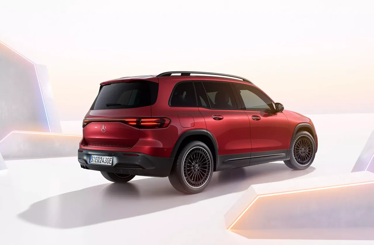 Mercedes-Benz представил обновленные электрокроссоверы EQA и EQB
