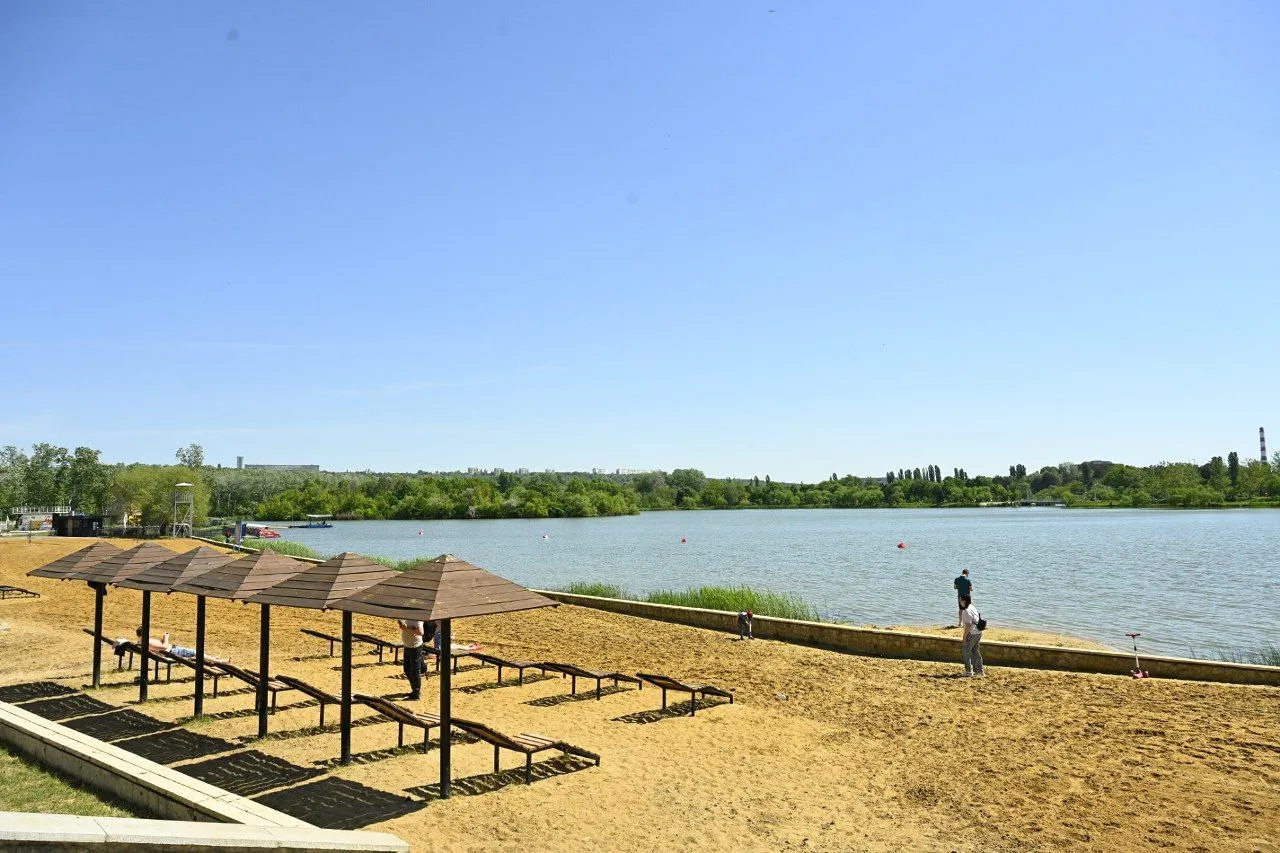 Plajele din Capitală sunt în proces de pregătire pentru sezonul estival