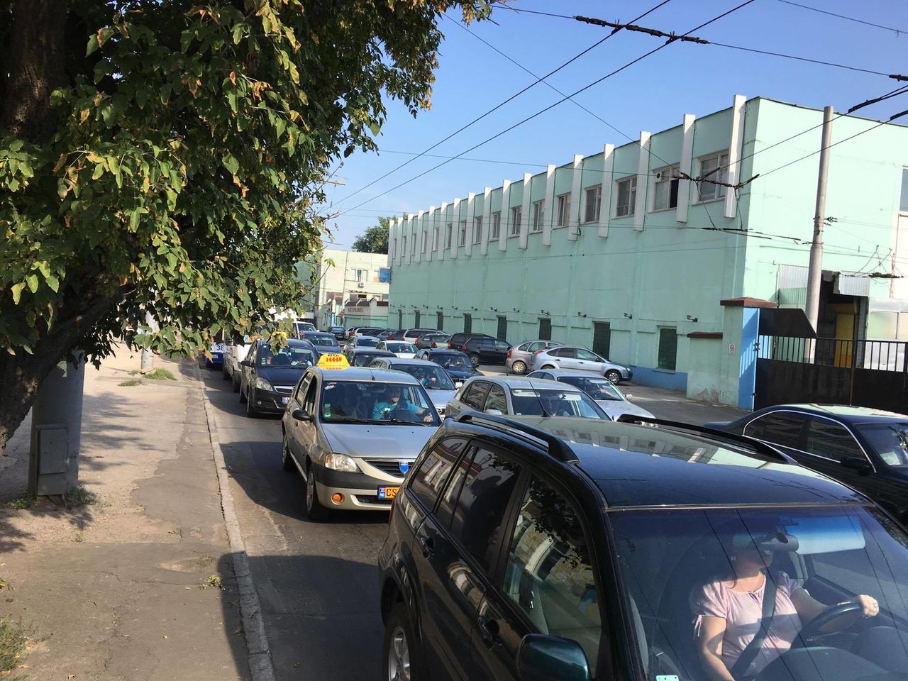 В Кишиневе с утра образовались огромные пробки