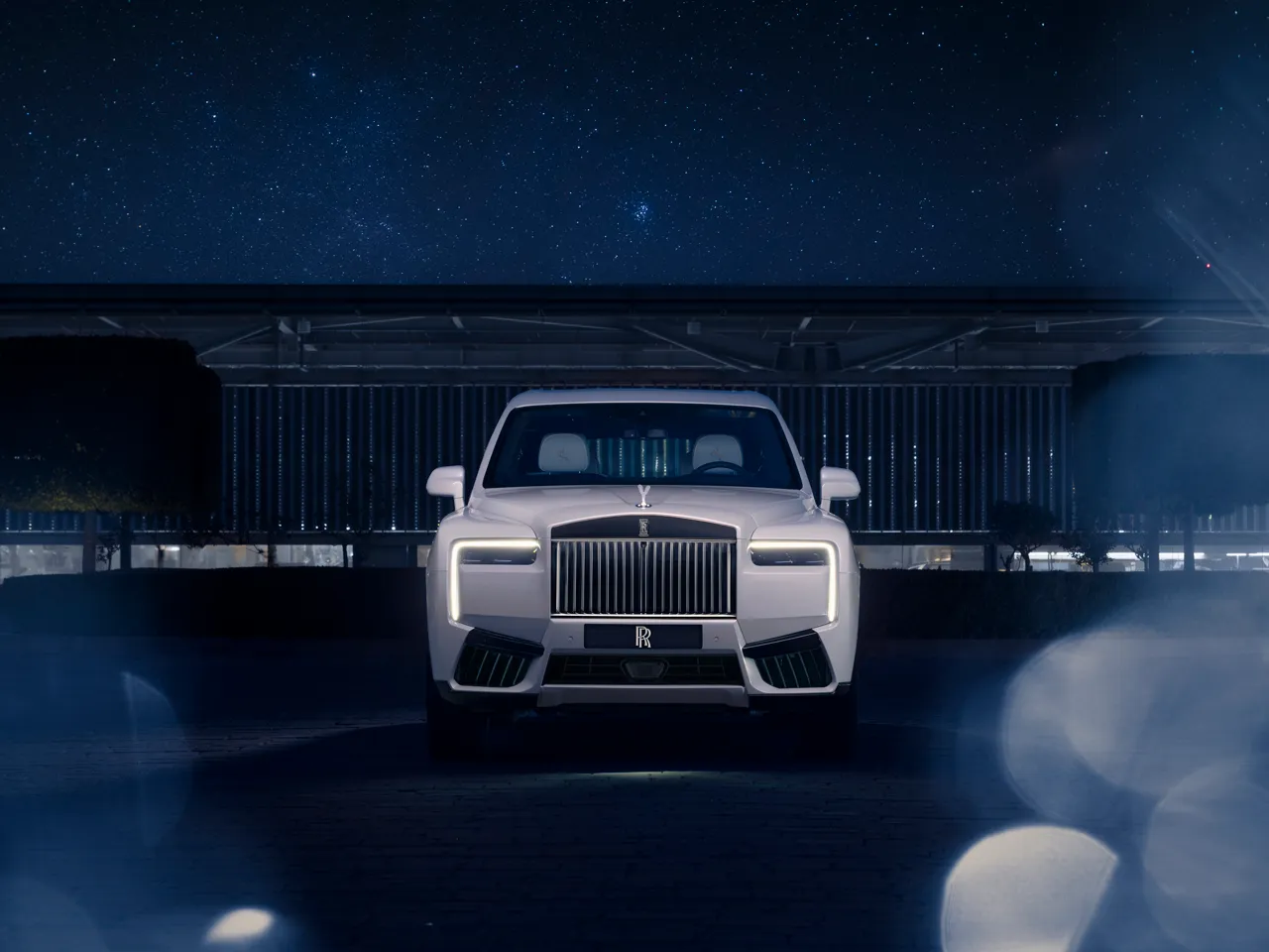 Rolls-Royce создал эксклюзивную версию внедорожника в стиле Cosmos