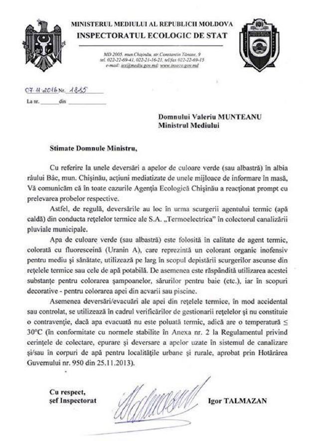 Autoritățile de mediu explică de unde provin deversările de apă de culoare verde și albastră în râul Bâc