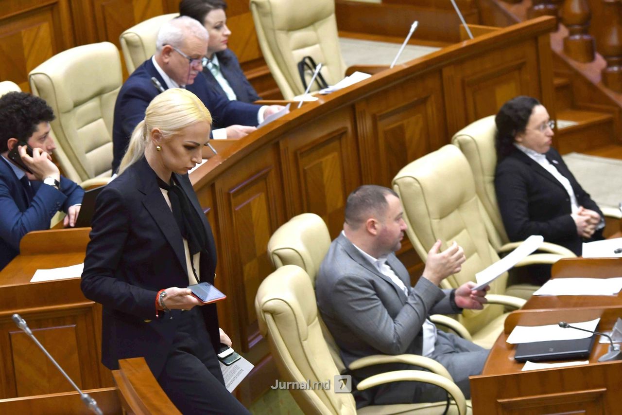 Марина Таубер сказала, почему носит с собой три телефона