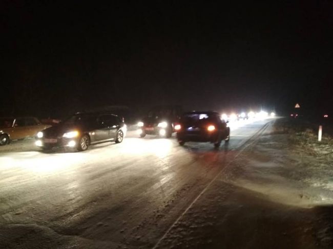Снегопад затруднил движение на национальных трассах