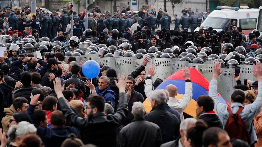 В Ереване проходит митинг с требованием отставки Пашиняна