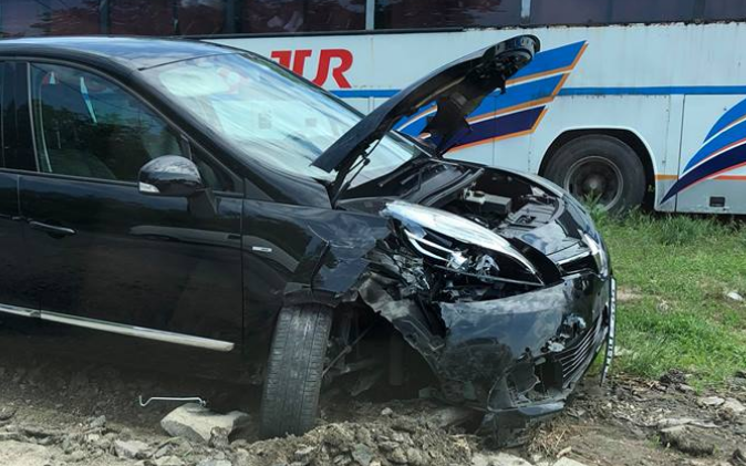 В столичном пригороде столкнулись два легковых автомобиля