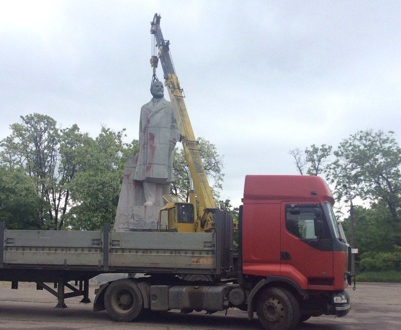 Снести одесский памятник вождю не удалось из-за немецкого клея