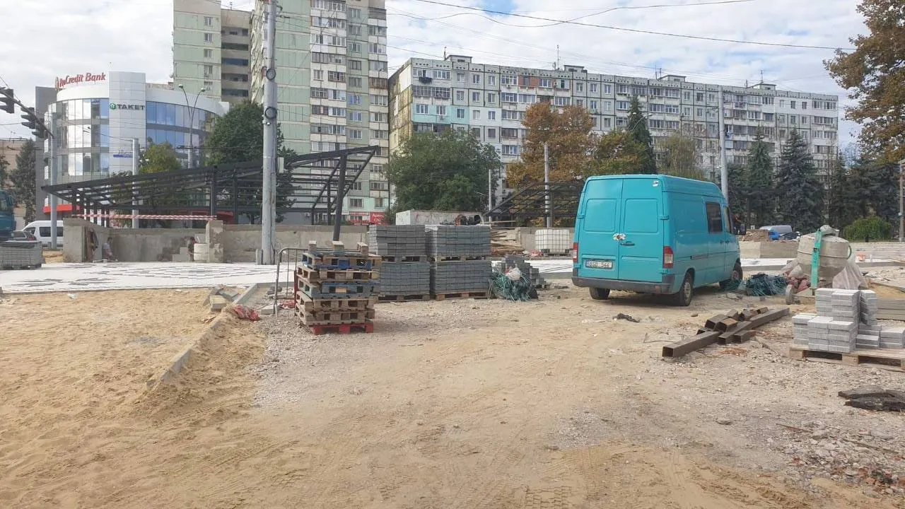 На Ботанике обустраивается зона отдыха у подземного перехода